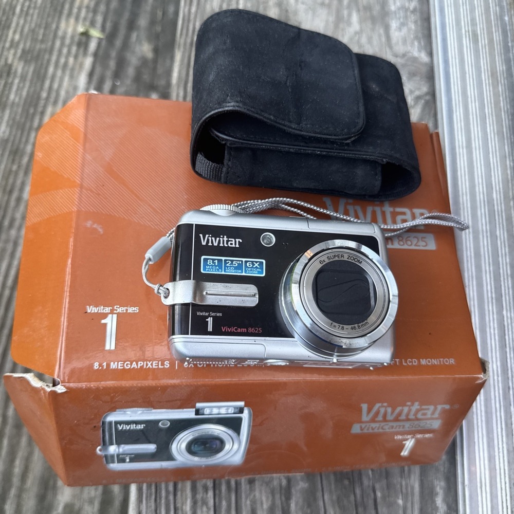 Vivitar ViviCam 8625 8.1 MP 6X Optical Digital Camera 2.5" LCD Monitor Works